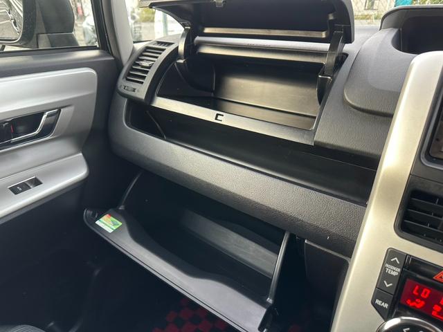 ヴォクシー ZS 煌 両側電動スライドドア フリップダウンモニター ETC オートライト スマートキー パドルシフト バックカメラ Bluetooth プッシュスタート フロントフォグランプ 純正アルミホール(32枚目)