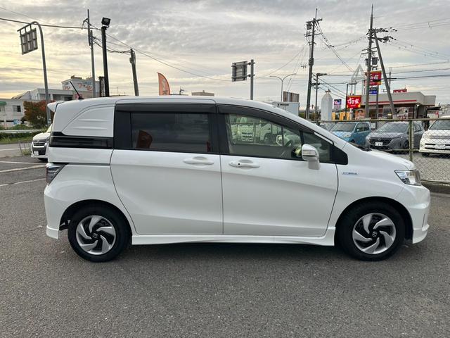 フリードスパイクハイブリッド ジャストセレクション ワンオーナー 両側電動スライドドア クルーズコントロール ETC バックカメラ ギャザーズナビ スマートキー オートライト Bluetoothオーディオ ステアリングスイッチ 電動格納ミラー(8枚目)