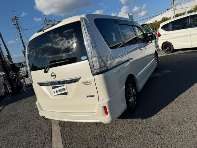 セレナ ライダー　ブラックライン　Ｓ－ハイブリッド　両側電動スライドドア　フリップダウンモニター　アラウンドビューモニター　ＥＴＣ　Ｂｌｕｅｔｏｏｔｈオーディオ　クルーズコントロール　オートライト　オーテックアルミホイール　フロントフォグランプ（5枚目）