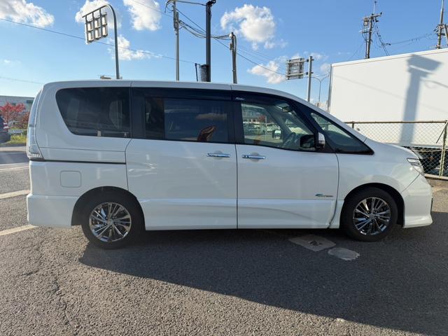 セレナ ライダー　ブラックライン　Ｓ－ハイブリッド　両側電動スライドドア　フリップダウンモニター　アラウンドビューモニター　ＥＴＣ　Ｂｌｕｅｔｏｏｔｈオーディオ　クルーズコントロール　オートライト　オーテックアルミホイール　フロントフォグランプ（8枚目）