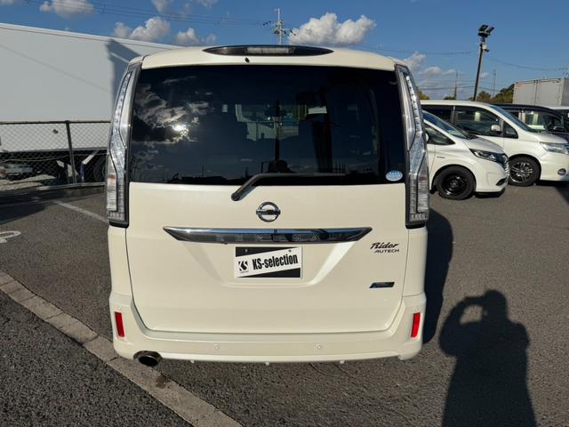 セレナ ライダー　ブラックライン　Ｓ－ハイブリッド　両側電動スライドドア　フリップダウンモニター　アラウンドビューモニター　ＥＴＣ　Ｂｌｕｅｔｏｏｔｈオーディオ　クルーズコントロール　オートライト　オーテックアルミホイール　フロントフォグランプ（9枚目）