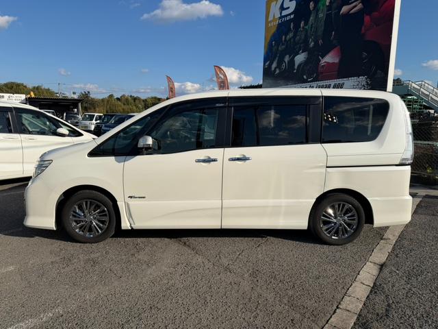 セレナ ライダー　ブラックライン　Ｓ－ハイブリッド　両側電動スライドドア　フリップダウンモニター　アラウンドビューモニター　ＥＴＣ　Ｂｌｕｅｔｏｏｔｈオーディオ　クルーズコントロール　オートライト　オーテックアルミホイール　フロントフォグランプ（10枚目）