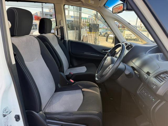 セレナ ライダー　ブラックライン　Ｓ－ハイブリッド　両側電動スライドドア　フリップダウンモニター　アラウンドビューモニター　ＥＴＣ　Ｂｌｕｅｔｏｏｔｈオーディオ　クルーズコントロール　オートライト　オーテックアルミホイール　フロントフォグランプ（12枚目）