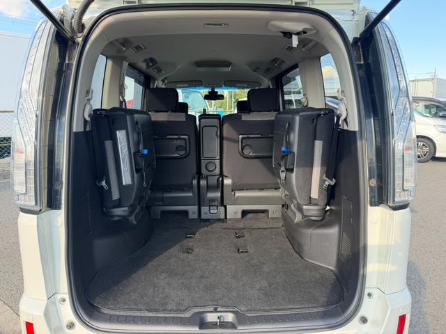 セレナ ライダー　ブラックライン　Ｓ－ハイブリッド　両側電動スライドドア　フリップダウンモニター　アラウンドビューモニター　ＥＴＣ　Ｂｌｕｅｔｏｏｔｈオーディオ　クルーズコントロール　オートライト　オーテックアルミホイール　フロントフォグランプ（16枚目）