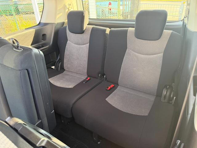 セレナ ライダー　ブラックライン　Ｓ－ハイブリッド　両側電動スライドドア　フリップダウンモニター　アラウンドビューモニター　ＥＴＣ　Ｂｌｕｅｔｏｏｔｈオーディオ　クルーズコントロール　オートライト　オーテックアルミホイール　フロントフォグランプ（17枚目）