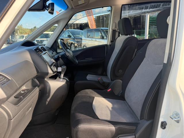 セレナ ライダー　ブラックライン　Ｓ－ハイブリッド　両側電動スライドドア　フリップダウンモニター　アラウンドビューモニター　ＥＴＣ　Ｂｌｕｅｔｏｏｔｈオーディオ　クルーズコントロール　オートライト　オーテックアルミホイール　フロントフォグランプ（19枚目）