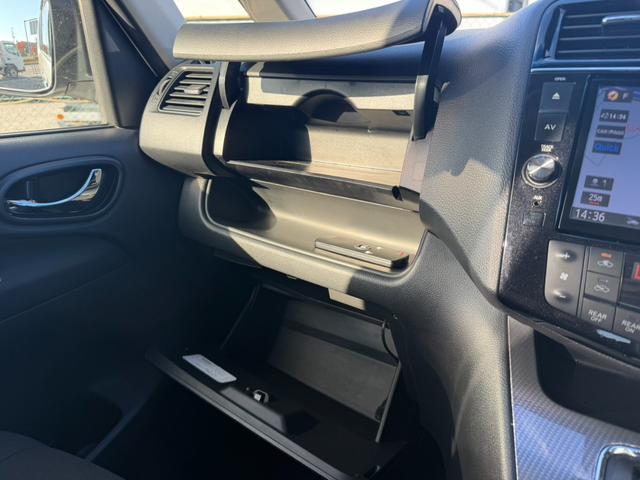 セレナ ライダー　ブラックライン　Ｓ－ハイブリッド　両側電動スライドドア　フリップダウンモニター　アラウンドビューモニター　ＥＴＣ　Ｂｌｕｅｔｏｏｔｈオーディオ　クルーズコントロール　オートライト　オーテックアルミホイール　フロントフォグランプ（33枚目）