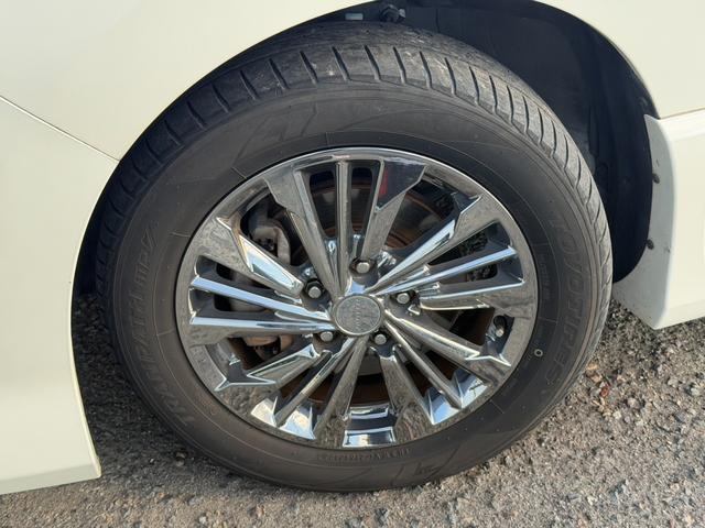 セレナ ライダー　ブラックライン　Ｓ－ハイブリッド　両側電動スライドドア　フリップダウンモニター　アラウンドビューモニター　ＥＴＣ　Ｂｌｕｅｔｏｏｔｈオーディオ　クルーズコントロール　オートライト　オーテックアルミホイール　フロントフォグランプ（70枚目）