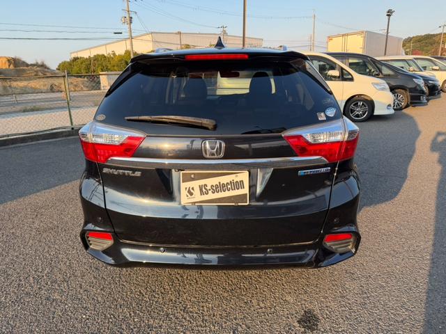 シャトル ハイブリッドＺ　バックカメラ　シートヒーター　クルーズコントロール　パドルシフト　オートライト　ＥＴＣ　純正アルミホイール　フロントフォグランプ　ステアリングスイッチ　パワーウィンドウ　プッシュスタート　スマートキー（9枚目）