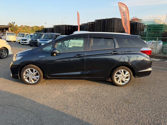 シャトル ハイブリッドＺ　バックカメラ　シートヒーター　クルーズコントロール　パドルシフト　オートライト　ＥＴＣ　純正アルミホイール　フロントフォグランプ　ステアリングスイッチ　パワーウィンドウ　プッシュスタート　スマートキー（10枚目）