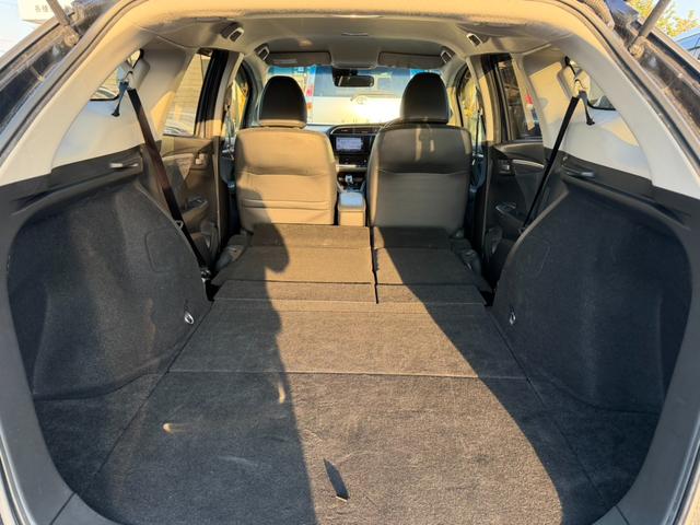 シャトル ハイブリッドＺ　バックカメラ　シートヒーター　クルーズコントロール　パドルシフト　オートライト　ＥＴＣ　純正アルミホイール　フロントフォグランプ　ステアリングスイッチ　パワーウィンドウ　プッシュスタート　スマートキー（15枚目）