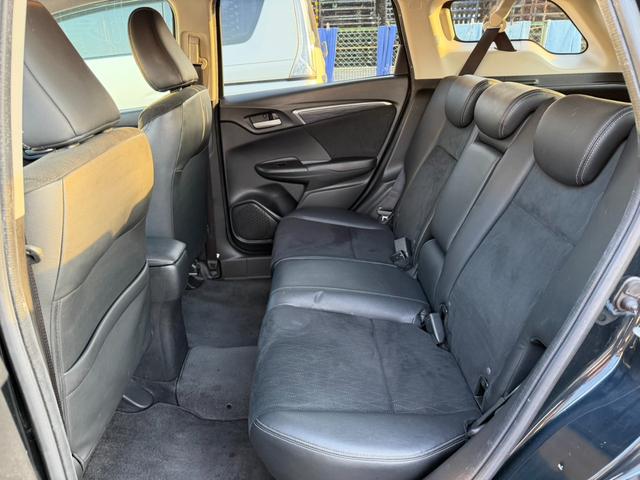 シャトル ハイブリッドＺ　バックカメラ　シートヒーター　クルーズコントロール　パドルシフト　オートライト　ＥＴＣ　純正アルミホイール　フロントフォグランプ　ステアリングスイッチ　パワーウィンドウ　プッシュスタート　スマートキー（17枚目）