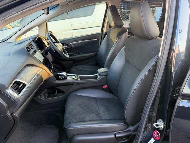 シャトル ハイブリッドＺ　バックカメラ　シートヒーター　クルーズコントロール　パドルシフト　オートライト　ＥＴＣ　純正アルミホイール　フロントフォグランプ　ステアリングスイッチ　パワーウィンドウ　プッシュスタート　スマートキー（18枚目）