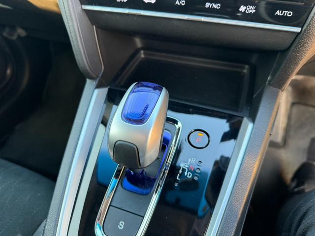 シャトル ハイブリッドＺ　バックカメラ　シートヒーター　クルーズコントロール　パドルシフト　オートライト　ＥＴＣ　純正アルミホイール　フロントフォグランプ　ステアリングスイッチ　パワーウィンドウ　プッシュスタート　スマートキー（29枚目）