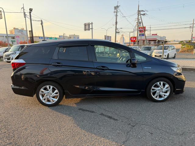 シャトル ハイブリッドＺ　バックカメラ　シートヒーター　クルーズコントロール　パドルシフト　オートライト　ＥＴＣ　純正アルミホイール　フロントフォグランプ　ステアリングスイッチ　パワーウィンドウ　プッシュスタート　スマートキー（51枚目）