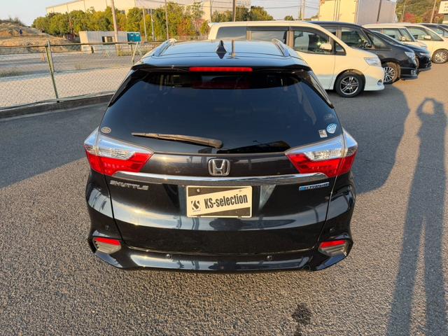 シャトル ハイブリッドＺ　バックカメラ　シートヒーター　クルーズコントロール　パドルシフト　オートライト　ＥＴＣ　純正アルミホイール　フロントフォグランプ　ステアリングスイッチ　パワーウィンドウ　プッシュスタート　スマートキー（56枚目）