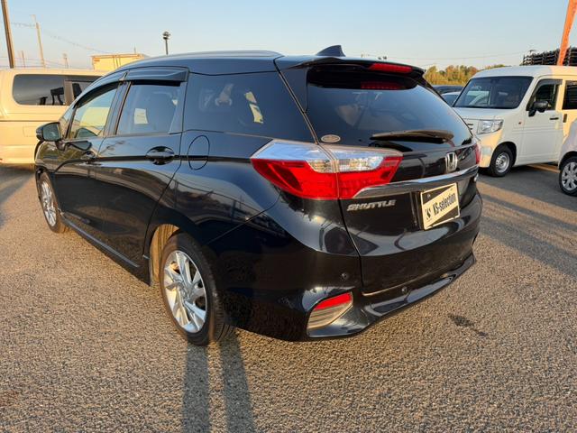 シャトル ハイブリッドＺ　バックカメラ　シートヒーター　クルーズコントロール　パドルシフト　オートライト　ＥＴＣ　純正アルミホイール　フロントフォグランプ　ステアリングスイッチ　パワーウィンドウ　プッシュスタート　スマートキー（57枚目）