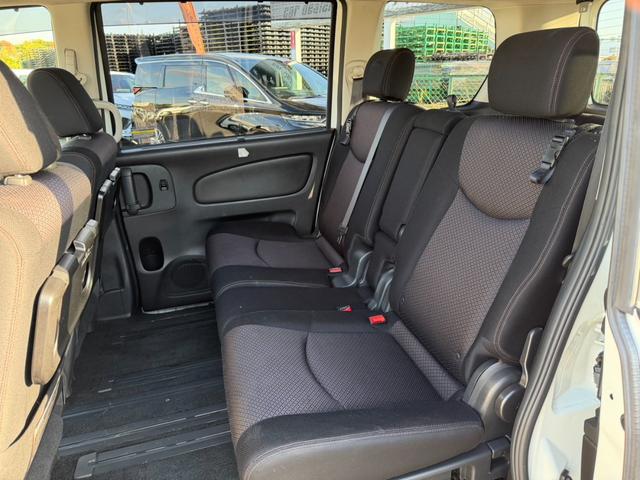 セレナ ハイウェイスター　Ｓ－ハイブリッド　Ｖセレクション　両側電動スライドドア　バックカメラ　ＥＴＣ　フリップダウンモニター　Ｂｌｕｅｔｏｏｔｈオーディオ　オートライト　クルーズコントロール　プッシュスタート　スマートキー　純正アルミホイール　電動格納ミラー（18枚目）