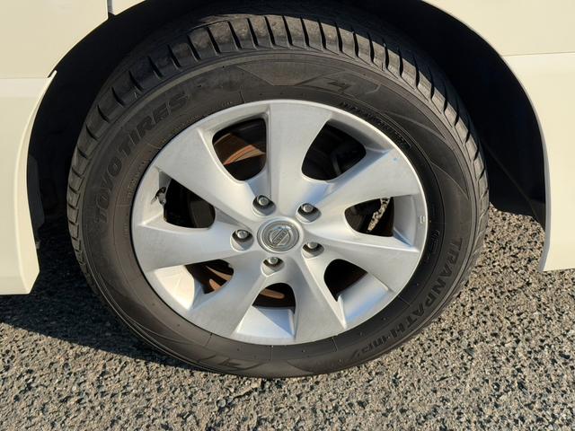 セレナ ハイウェイスター　Ｓ－ハイブリッド　Ｖセレクション　両側電動スライドドア　バックカメラ　ＥＴＣ　フリップダウンモニター　Ｂｌｕｅｔｏｏｔｈオーディオ　オートライト　クルーズコントロール　プッシュスタート　スマートキー　純正アルミホイール　電動格納ミラー（70枚目）