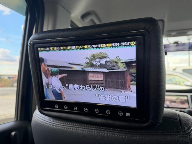 �w�b�h���X�g���ߍ��݃��j�^�[�͌㕔���Ȃœ��掋���Ȃǂɕ֗��ł�