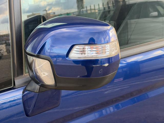 �h���C�o�[�̖ڐ��ɍ��킹�A�~���[�̏㉺���E�������\�ł���