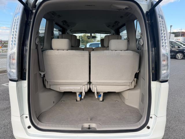 セレナ ２０Ｇ　Ｓ－ハイブリッド　両側電動スライドドア　純正ナビ　フルセグＴＶ　バックカメラ　ＥＴＣ　Ｂｌｕｅｔｏｏｔｈオーディオ　社外アルミホイール　オートライト　Ｗエアコン　　プッシュスタート　スマートキー　ロールサンシェード（15枚目）