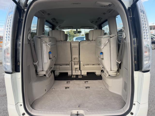 セレナ ２０Ｇ　Ｓ－ハイブリッド　両側電動スライドドア　純正ナビ　フルセグＴＶ　バックカメラ　ＥＴＣ　Ｂｌｕｅｔｏｏｔｈオーディオ　社外アルミホイール　オートライト　Ｗエアコン　　プッシュスタート　スマートキー　ロールサンシェード（16枚目）