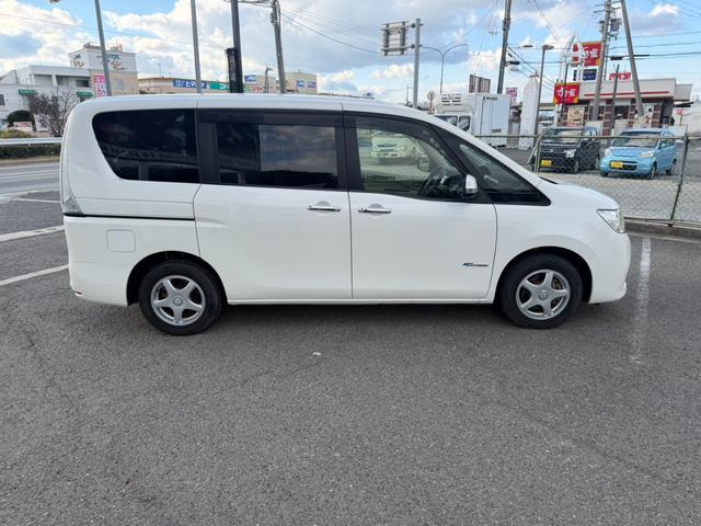 セレナ ２０Ｇ　Ｓ－ハイブリッド　両側電動スライドドア　純正ナビ　フルセグＴＶ　バックカメラ　ＥＴＣ　Ｂｌｕｅｔｏｏｔｈオーディオ　社外アルミホイール　オートライト　Ｗエアコン　　プッシュスタート　スマートキー　ロールサンシェード（50枚目）