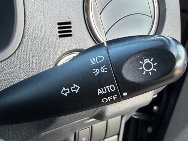 ���s���̎Ԃ����̖͂��邳�����m���āA�����I�Ƀw�b�h���C�g��_���^��������I�[�g���C�g�I