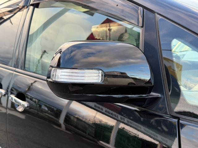 �h���C�o�[�̖ڐ��ɍ��킹�A�~���[�̏㉺���E�������\�ł���