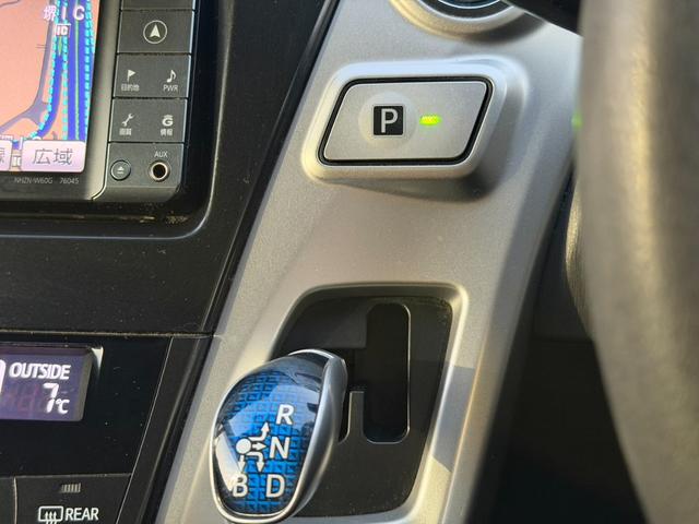 プリウスアルファ Ｓ　Ｌセレクション　純正ナビ　フルセグＴＶ　バックカメラ　ステアリングスイッチ　ＥＴＣ　社外１７インチナビ（27枚目）