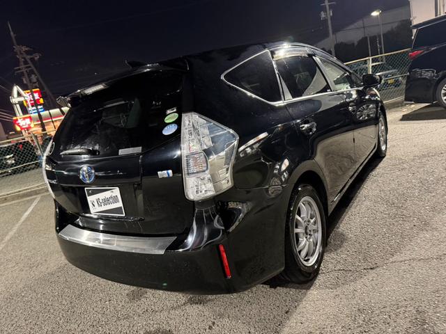 プリウスアルファ Ｓ　チューン　ブラック　純正ナビ　フルセグＴＶ　バックカメラ　ステアリングスイッチ　ＥＴＣ　社外１７インチアルミホイール（5枚目）