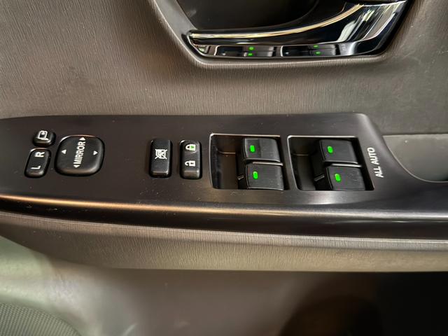 プリウスアルファ Ｓ　チューン　ブラック　純正ナビ　フルセグＴＶ　バックカメラ　ステアリングスイッチ　ＥＴＣ　社外１７インチアルミホイール（37枚目）