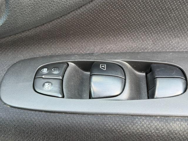 セレナ ハイウェイスター　Ｓ－ハイブリッド　両側電動スライドドア　社外ナビ　フルセグＴＶ　バックカメラ　Ｂｌｕｅｔｏｏｔｈオーディオ　クルーズコントロール　オートライト　スマートキー　レーンキープアシスト　純正アルミホイール　ＥＴＣ（41枚目）