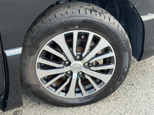 セレナ ハイウェイスター　Ｓ－ハイブリッド　両側電動スライドドア　社外ナビ　フルセグＴＶ　バックカメラ　Ｂｌｕｅｔｏｏｔｈオーディオ　クルーズコントロール　オートライト　スマートキー　レーンキープアシスト　純正アルミホイール　ＥＴＣ（69枚目）