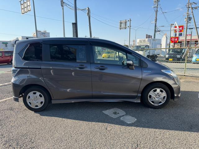 フリードハイブリッド ジャストセレクション＋　Ｂｌｕｅｔｏｏｔｈ　両側電動スライドドア　バックカメラ　ビルドインＥＴＣ　スマートキー　ステアリングスイッチ　クルーズコントロール　ＥＣＯＮ　横滑り防止装置　電格ミラー　ドライブレコーダー（6枚目）