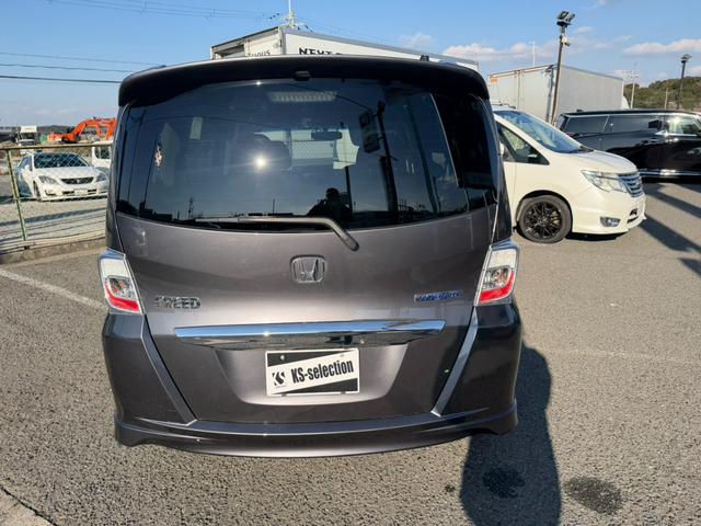 フリードハイブリッド ジャストセレクション＋　Ｂｌｕｅｔｏｏｔｈ　両側電動スライドドア　バックカメラ　ビルドインＥＴＣ　スマートキー　ステアリングスイッチ　クルーズコントロール　ＥＣＯＮ　横滑り防止装置　電格ミラー　ドライブレコーダー（8枚目）