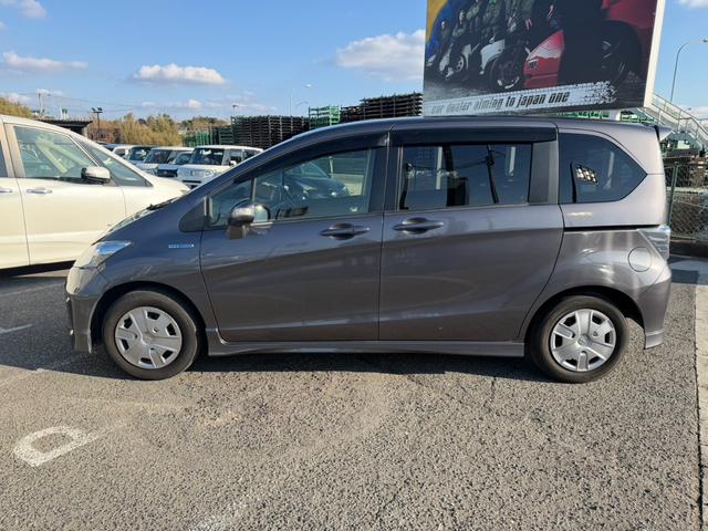 フリードハイブリッド ジャストセレクション＋　Ｂｌｕｅｔｏｏｔｈ　両側電動スライドドア　バックカメラ　ビルドインＥＴＣ　スマートキー　ステアリングスイッチ　クルーズコントロール　ＥＣＯＮ　横滑り防止装置　電格ミラー　ドライブレコーダー（9枚目）