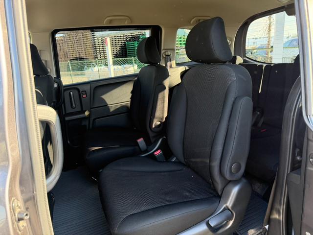 フリードハイブリッド ジャストセレクション＋　Ｂｌｕｅｔｏｏｔｈ　両側電動スライドドア　バックカメラ　ビルドインＥＴＣ　スマートキー　ステアリングスイッチ　クルーズコントロール　ＥＣＯＮ　横滑り防止装置　電格ミラー　ドライブレコーダー（17枚目）