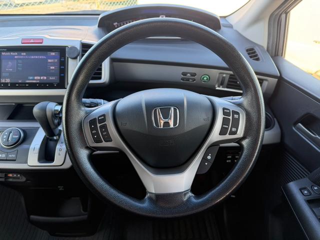 フリードハイブリッド ジャストセレクション＋　Ｂｌｕｅｔｏｏｔｈ　両側電動スライドドア　バックカメラ　ビルドインＥＴＣ　スマートキー　ステアリングスイッチ　クルーズコントロール　ＥＣＯＮ　横滑り防止装置　電格ミラー　ドライブレコーダー（20枚目）