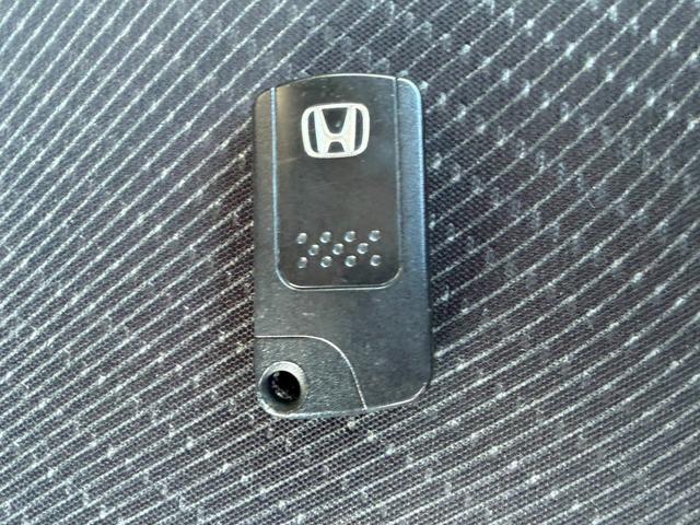 フリードハイブリッド ジャストセレクション＋　Ｂｌｕｅｔｏｏｔｈ　両側電動スライドドア　バックカメラ　ビルドインＥＴＣ　スマートキー　ステアリングスイッチ　クルーズコントロール　ＥＣＯＮ　横滑り防止装置　電格ミラー　ドライブレコーダー（42枚目）