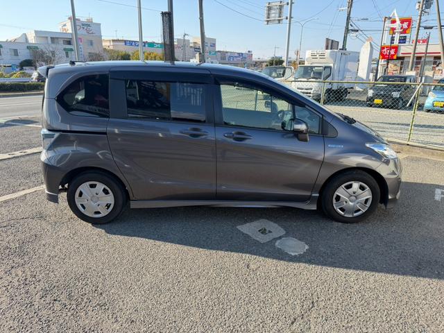 フリードハイブリッド ジャストセレクション＋　Ｂｌｕｅｔｏｏｔｈ　両側電動スライドドア　バックカメラ　ビルドインＥＴＣ　スマートキー　ステアリングスイッチ　クルーズコントロール　ＥＣＯＮ　横滑り防止装置　電格ミラー　ドライブレコーダー（49枚目）