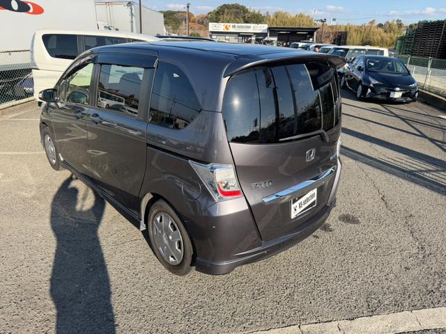 フリードハイブリッド ジャストセレクション＋　Ｂｌｕｅｔｏｏｔｈ　両側電動スライドドア　バックカメラ　ビルドインＥＴＣ　スマートキー　ステアリングスイッチ　クルーズコントロール　ＥＣＯＮ　横滑り防止装置　電格ミラー　ドライブレコーダー（55枚目）