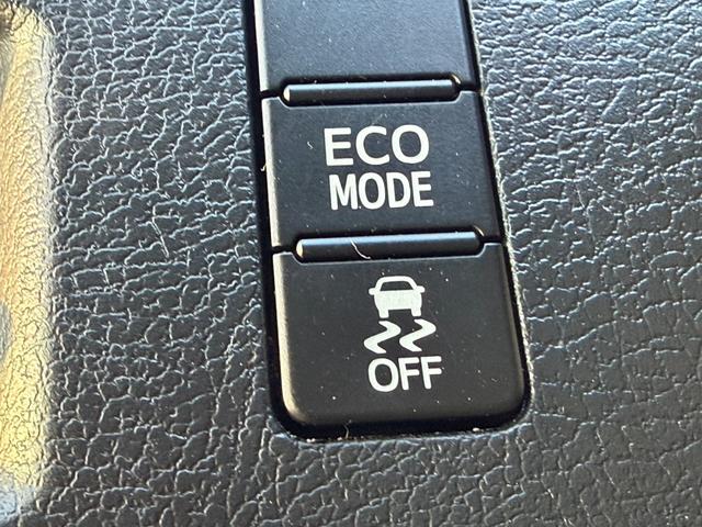 �J�[�u���Ȃ���Ƃ��ɎԂ��O���ɖc��ރA���_�[�X�e�A�A�J�[�u���Ȃ���Ƃ��ɓ����Ɋ������ރI�[�o�[�X�e�A�Ȃǂ�}����@�\