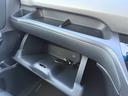 助手席側に設けられた収納ＢＯＸ♪容量も十分で、車検証など収納可能です☆収納して室内をすっきりさせるのに大活躍です！