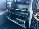 助手席側に設けられた収納ＢＯＸ♪容量も十分で、車検証など収納可能です☆収納して室内をすっきりさせるのに大活躍です！