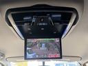 後部座席でのモニター鑑賞ができるフリップダウンモニター。　天井部分に格納でき、インテリアにも溶け込みます！