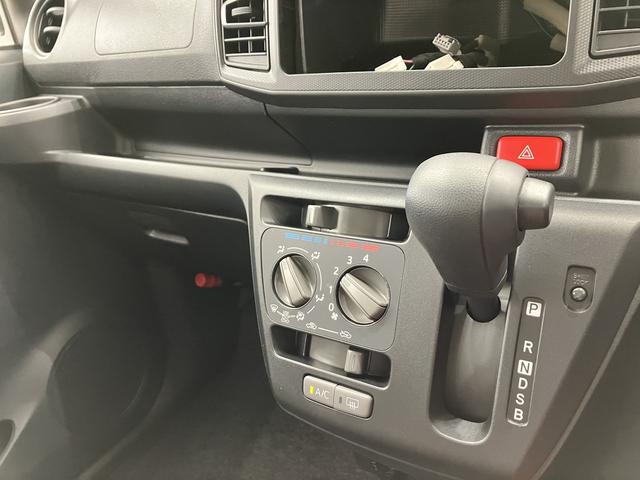 ミライース L SAIII アイドリングSTOP 衝突防止 キ-レス Wエアバッグ 横滑防止 レーンキープアシスト オートハイビーム 運転席エアバック ABS 衝突安全ボディ メンテナンスノート(23枚目)