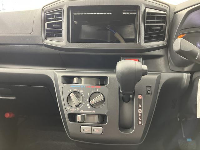 ミライース L SAIII /オーディオレス/キーレス/オートライト アイドリングSTOP 衝突防止 キ-レス Wエアバッグ 横滑防止 レーンキープアシスト オートハイビーム 運転席エアバック ABS オートライト メンテナンスノート(17枚目)