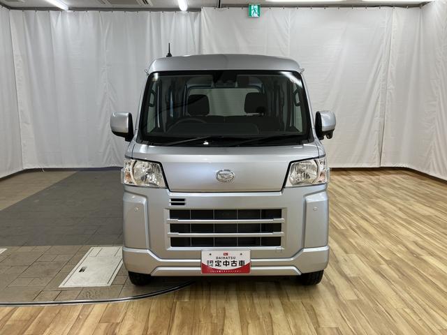 ハイゼットカーゴ クルーズ　／パートタイム４ＷＤ／キーフリー／オーディオレス　イモビライザー　レーンアシスト　オートマチックハイビーム　キーフリー　オートライト　Ａストップ　Ｗエアバック　４ＷＤ　スマートキー　記録簿　運転席エアバッグ　横滑り防止装置　ＡＢＳ　レーダーブレーキ（4枚目）